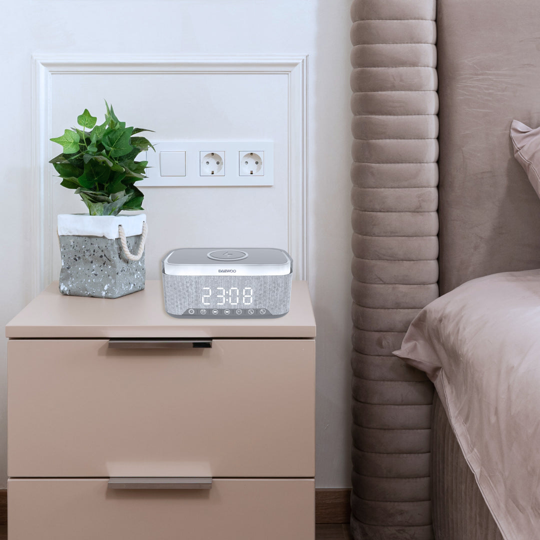 Bocina Bluetooth Daewoo Reloj Despertador Cargador Inalámbrico Modelo Dw-Awake Tws Radio Fm DW300